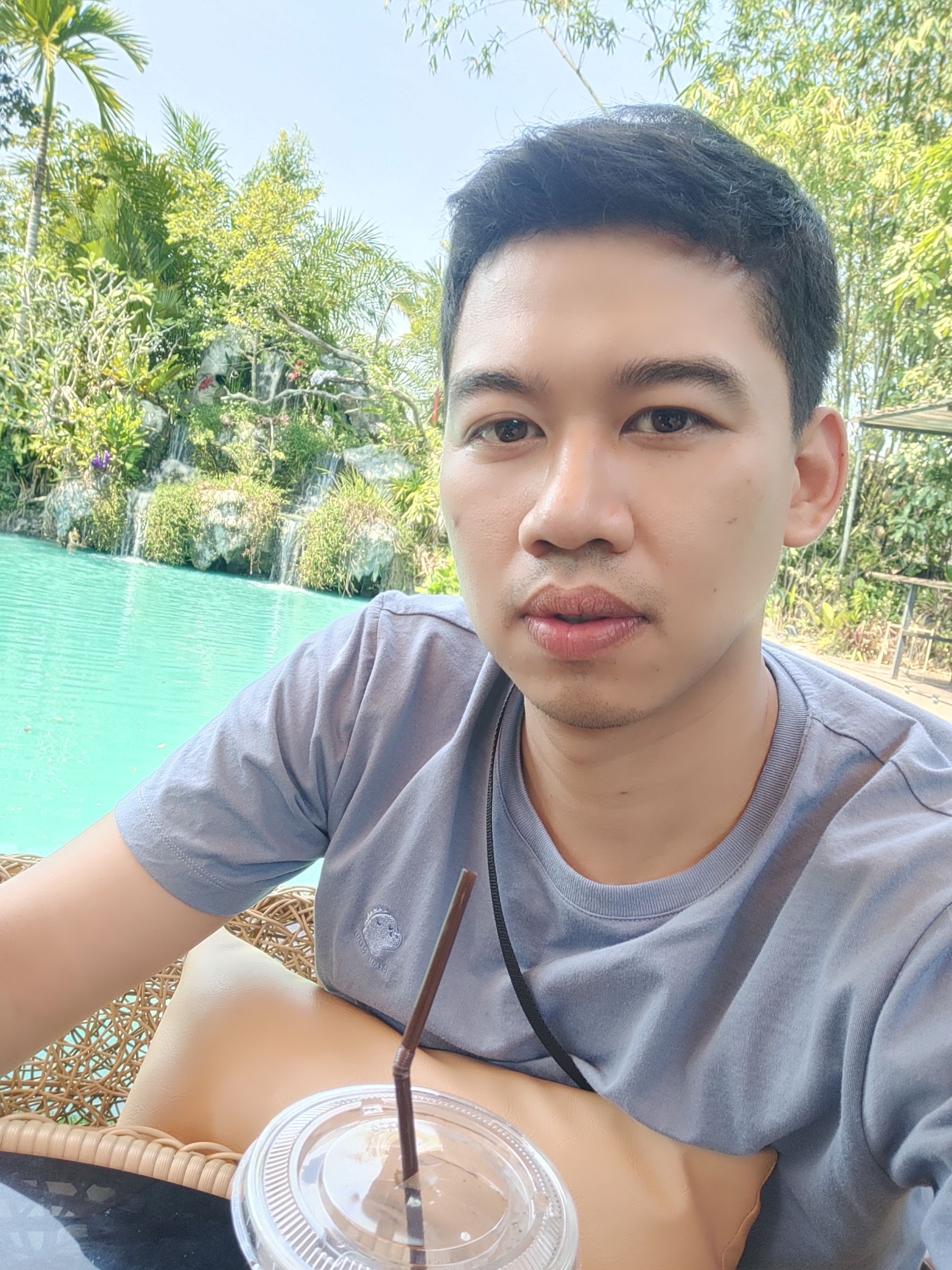 ธีรภัทร ศรีธรรมศิริ (Teeraphat Sritammasiri)